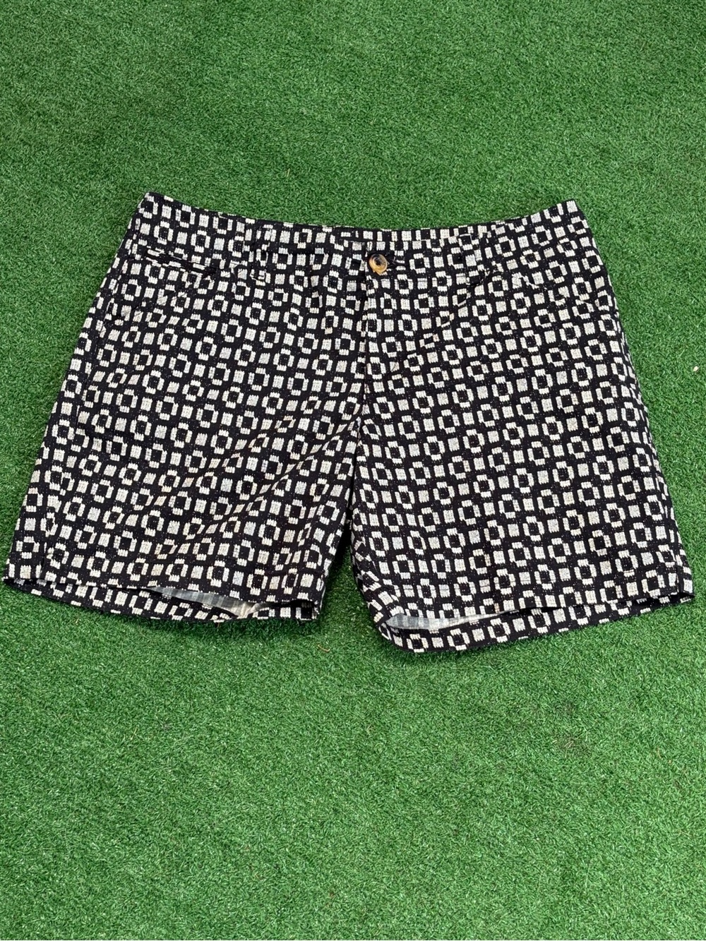 Lee Midrise Fit Black and White Geometric Shorts